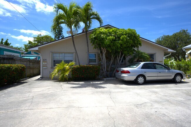 property at 625 N M St