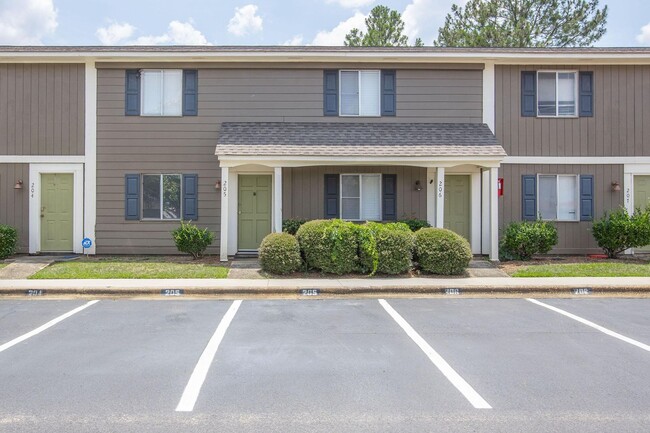 Oakley Grove Townhomes in Albany, GA - Building Photo - Building Photo