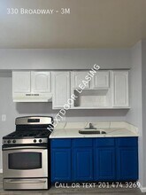 330 Broadway in Bayonne, NJ - Building Photo - Building Photo