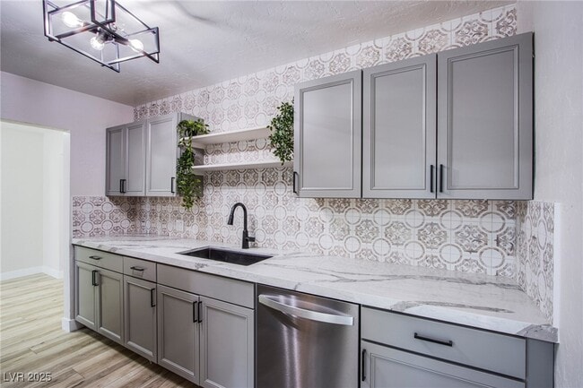 property at 1046 E Hassett Ave