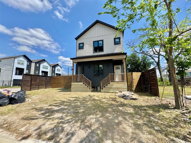 property at 1002 E 33rd St