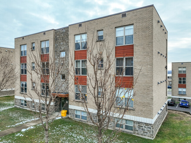 213 Marie-Chapelier Rue in Québec, QC - Building Photo - Building Photo