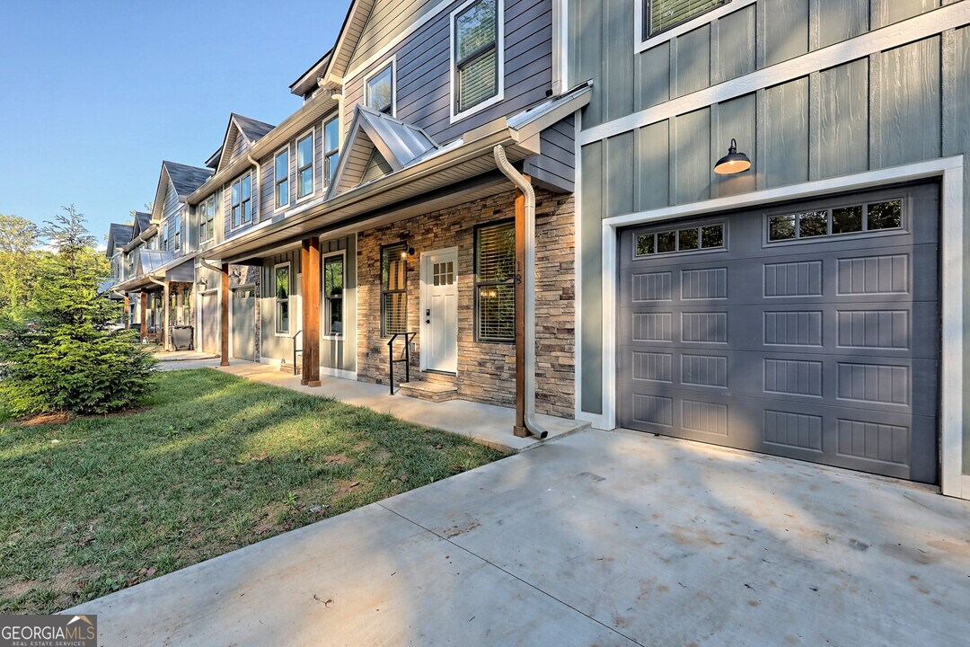 18 Living Waters Wy in Clayton, GA - Building Photo