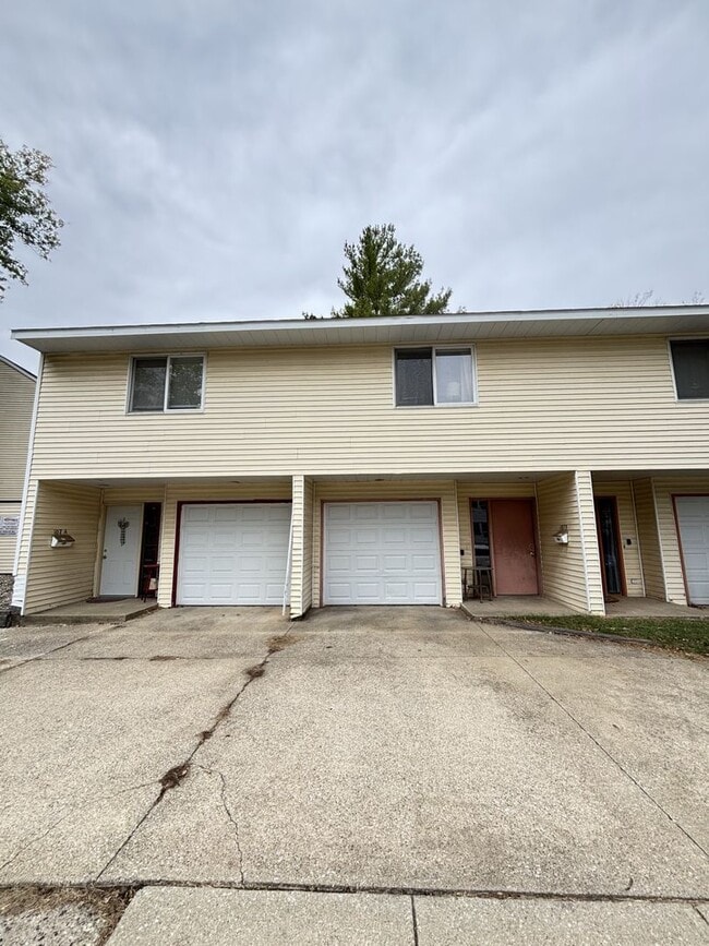 107 N Busey Ave in Urbana, IL - Building Photo - Building Photo