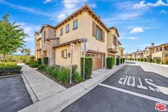 23902 Brescia Dr in Santa Clarita, CA - Building Photo - Building Photo