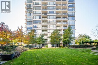 7555 Alderbridge Wy in Richmond, BC - Building Photo - Building Photo