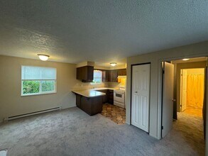 2685 12th Pl SE in Salem, OR - Building Photo - Building Photo