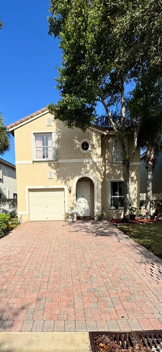 4232 Lake Tahoe Cir in West Palm Beach, FL - Building Photo