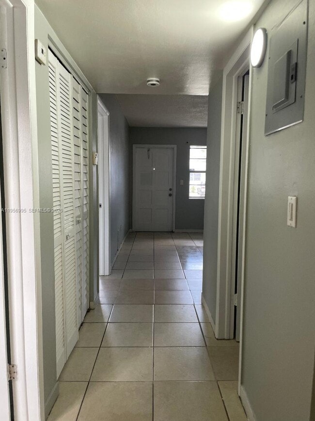 5440 SW 38th Ct in West Park, FL - Building Photo - Building Photo