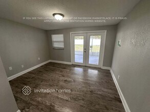 909 Skyview Dr in Brandon, FL - Building Photo - Building Photo