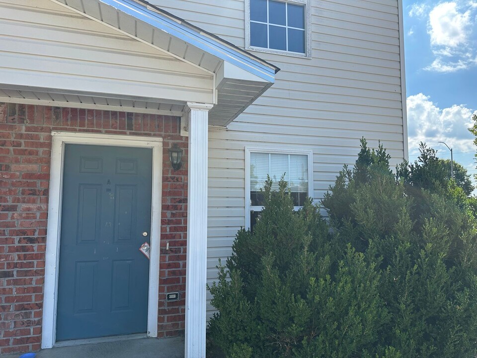 1131 E 9th St in Russellville, AR - Building Photo