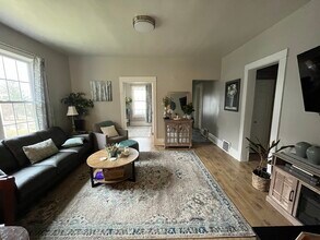 314 N Van Buren St, Unit #1Lower in East Dundee, IL - Building Photo - Building Photo