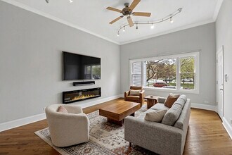 2536 W Logan Blvd in Chicago, IL - Building Photo - Building Photo