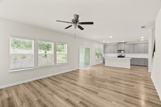 Room in House on Richmond Trl in Fairburn, GA - Building Photo - Building Photo
