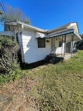 14 Old Paris Mountain Rd in Greenville, SC - Foto de edificio - Building Photo