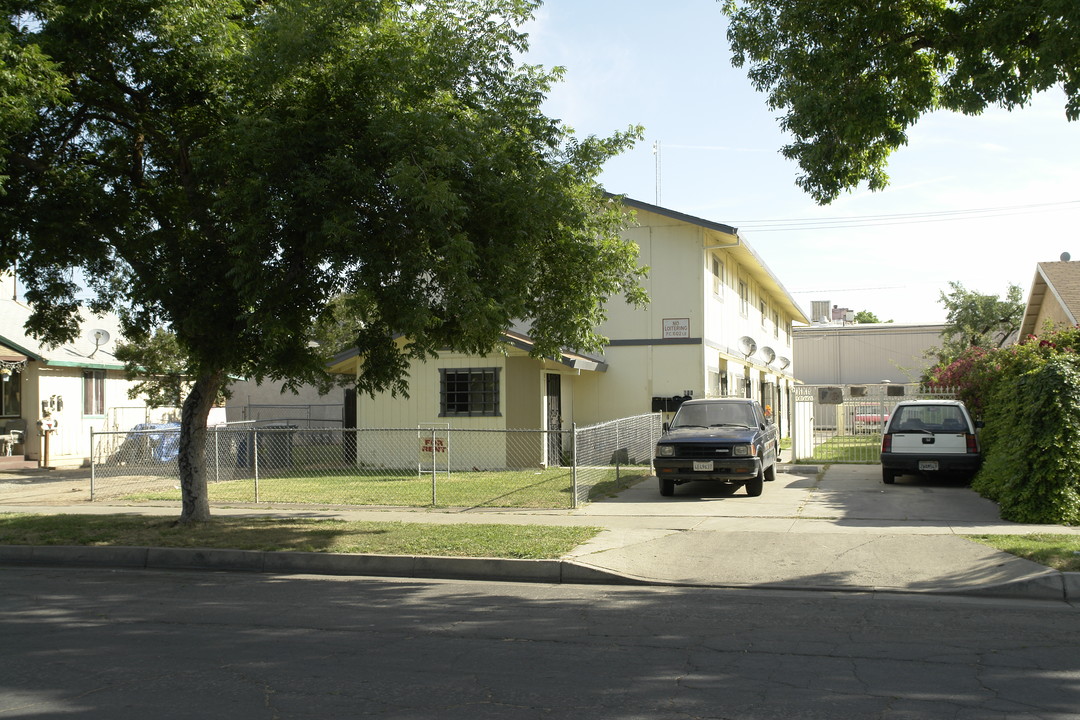 611 11th St in Merced, CA - Foto de edificio