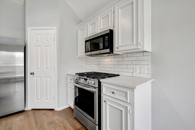 property at 3915 Summerfield Dr