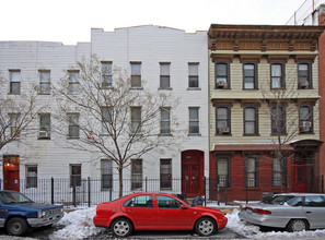 180 Meserole St in Brooklyn, NY - Building Photo - Building Photo