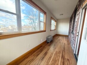 149 Hillside St, Unit 2 in Boston, MA - Building Photo - Building Photo