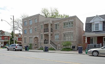 1465-1469 Dundas St E in Toronto, ON - Building Photo