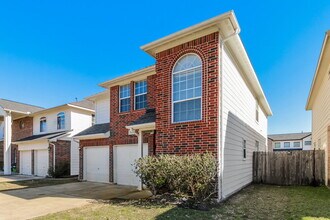 9831 W Jennifer Way in Houston, TX - Foto de edificio - Building Photo