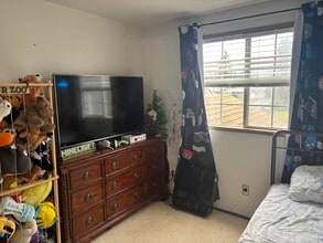 520 NW Lateen St in Oak Harbor, WA - Foto de edificio - Building Photo