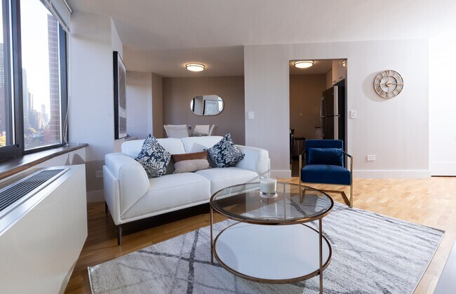 175 E 96th St in New York, NY - Building Photo - Building Photo