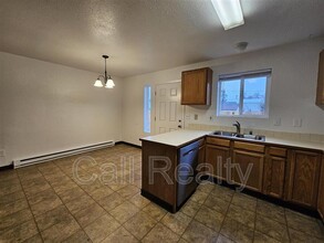 1027 N Elm St-Unit -Unit B in Spokane, WA - Building Photo - Building Photo