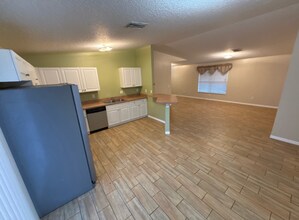 105 Melody Ln in Largo, FL - Building Photo - Building Photo