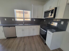 8304 Grandy St in Bakersfield, CA - Building Photo - Building Photo