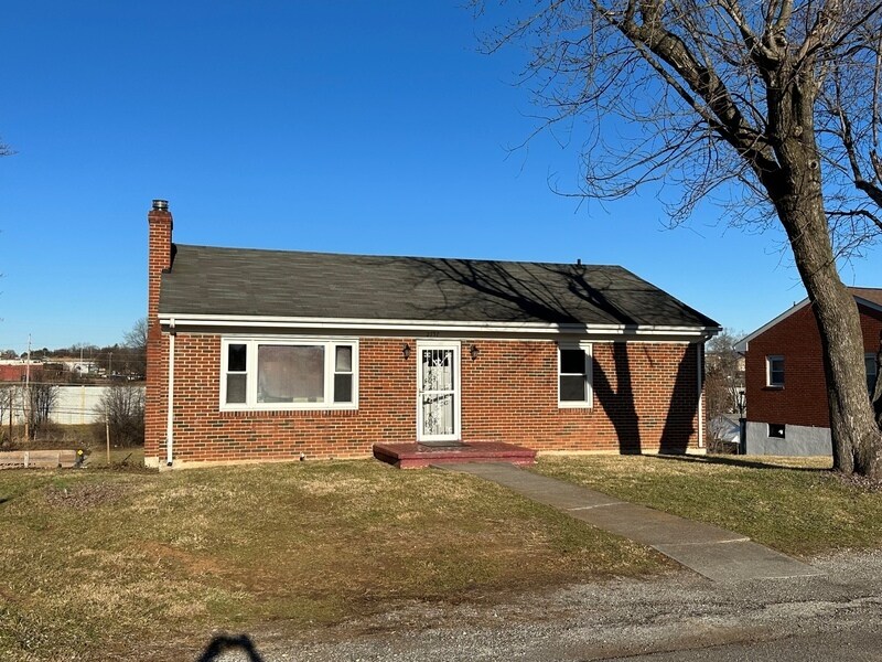 2757 Meadowview Dr NW in Roanoke, VA - Building Photo