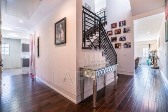 225 S Hamilton Dr in Beverly Hills, CA - Building Photo - Building Photo