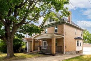 318 Lavina Ave in Pittsburgh, PA - Building Photo