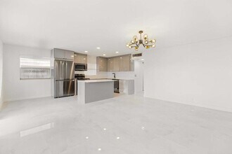 369 Saxony Ln in Delray Beach, FL - Building Photo - Building Photo