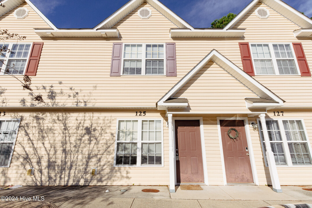 125 Cornerstone Pl in Jacksonville, NC - Building Photo