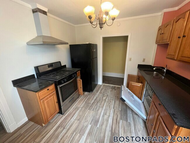 12 Glenville Ave, Unit 2