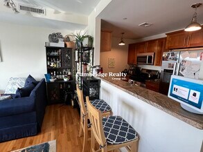 377 Summer St, Unit 3 in Somerville, MA - Building Photo - Building Photo