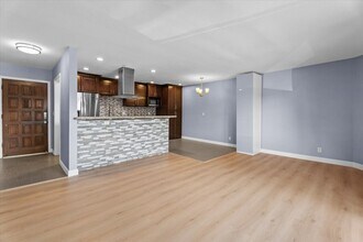 2411 Prospect Ave, Unit #101 in Hermosa Beach, CA - Building Photo - Building Photo