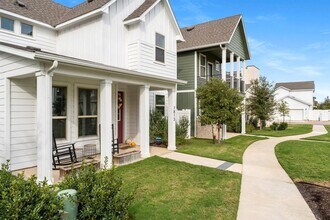 7813 Moody Bend in Austin, TX - Foto de edificio - Building Photo