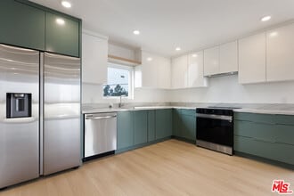 8561 Belmont St in Cypress, CA - Foto de edificio - Building Photo