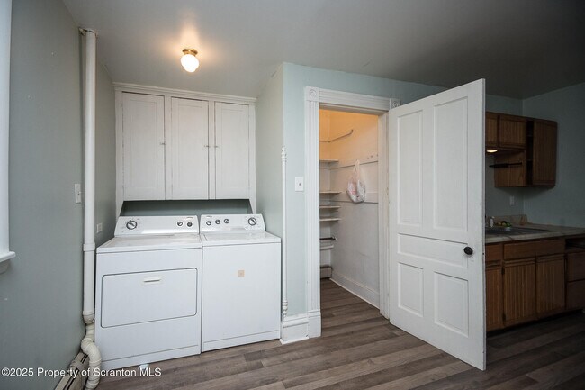 211 Grand Ave in Clarks Summit, PA - Building Photo - Building Photo