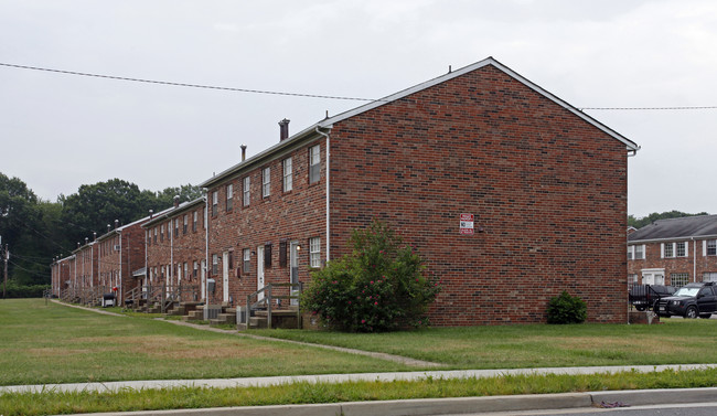 Warwick Place Apartments in Richmond, VA - Building Photo - Building Photo