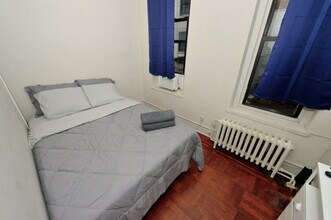 315 E 77th St in New York, NY - Building Photo - Building Photo