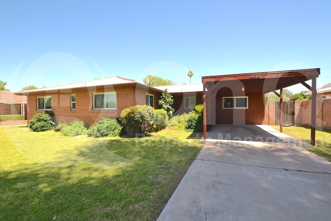 1930 E Solano Dr in Phoenix, AZ - Building Photo