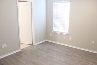 1300 Commerce Dr in Norman, OK - Building Photo - Building Photo