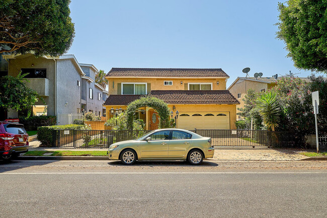 2914 Arizona Ave in Santa Monica, CA - Building Photo - Building Photo