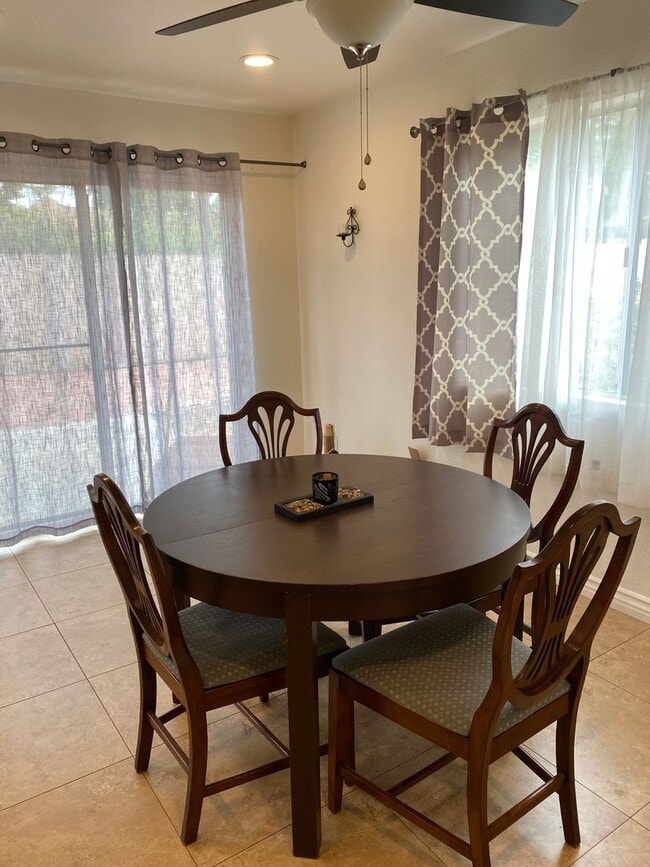 266 Manzanita Dr in Oceanside, CA - Building Photo - Building Photo