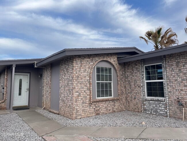 1689 St Stephen Pl in El Paso, TX - Building Photo - Building Photo
