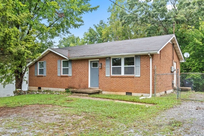 635 Lafayette Rd in Clarksville, TN - Building Photo - Building Photo