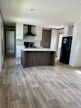 720 S Shanks St in Clute, TX - Building Photo - Building Photo